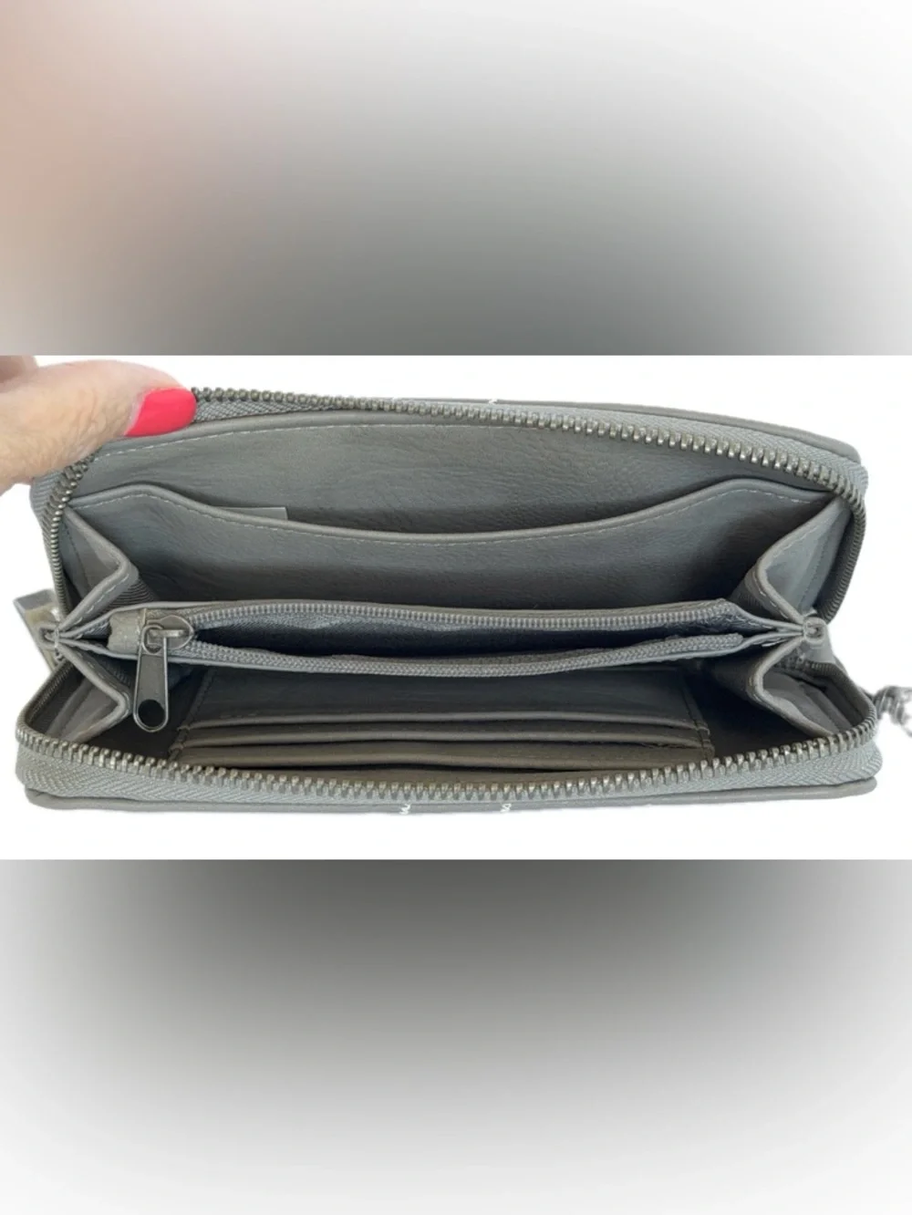 Women’s Wallet w/ Removable Wrist Strap